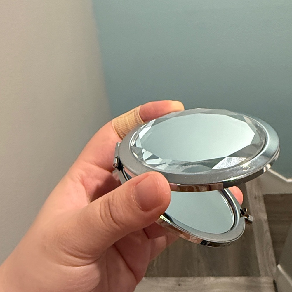 Compact Mirror - Picture 3 of 5
